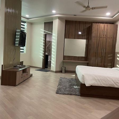 Aman Paradise Hotel & Banquets Канпур Екстериор снимка