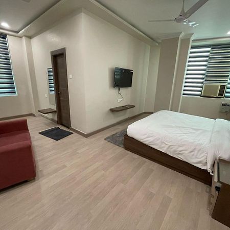 Aman Paradise Hotel & Banquets Канпур Екстериор снимка