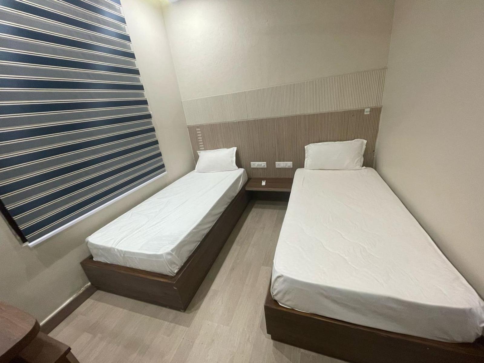 Aman Paradise Hotel & Banquets Канпур Екстериор снимка