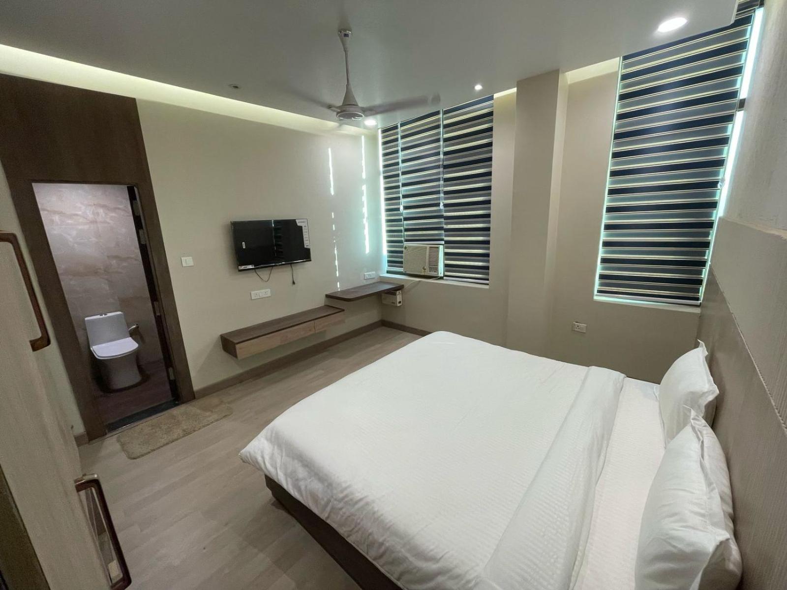 Aman Paradise Hotel & Banquets Канпур Екстериор снимка